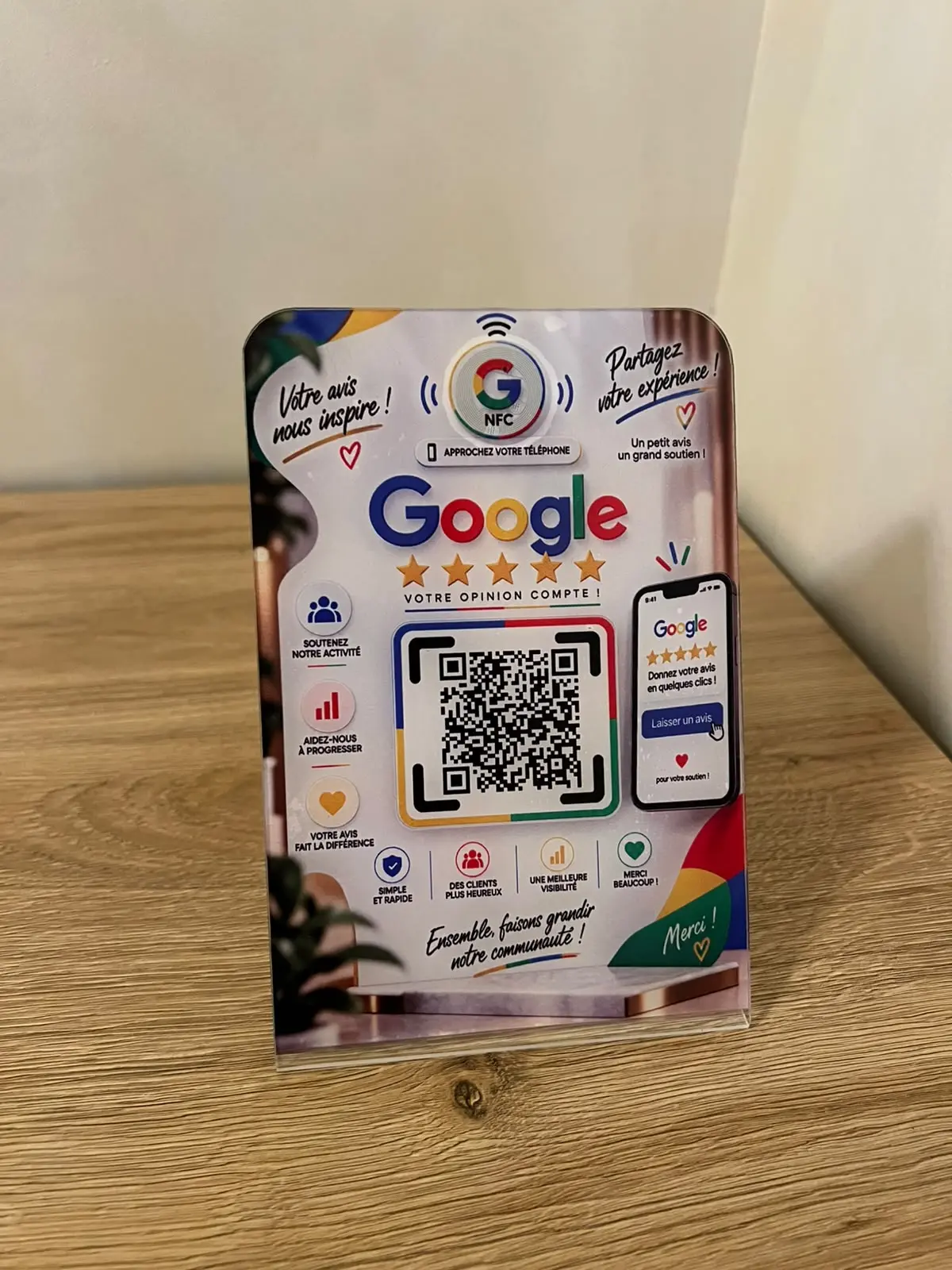 Google Avis · Marbre avec téléphone