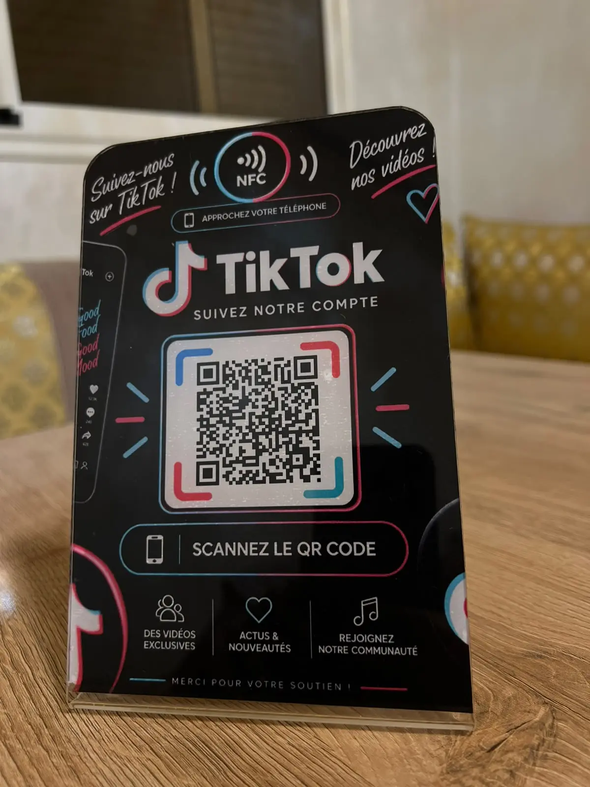 TikTok · Noir